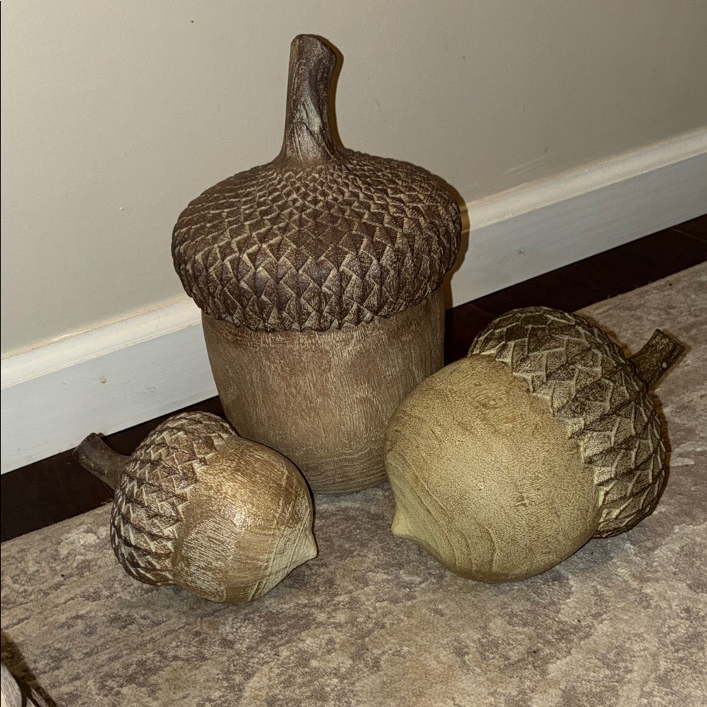 Super cute Rustic wooden Acorn Decor Set - brownish/tanish/greenish 🍂🧡